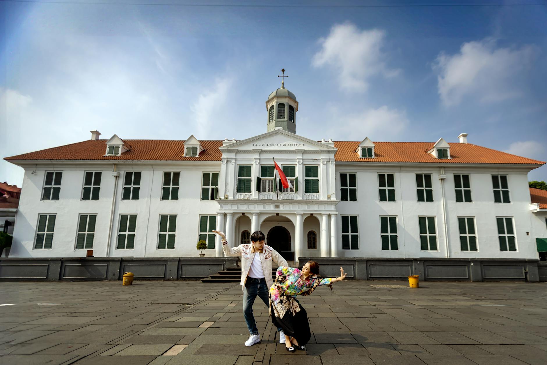 Fasilitas lengkap warga di Perumahan Kota Wisata Cibubur, mulai taman bermain, kolam renang, dan pusat kebugaran.