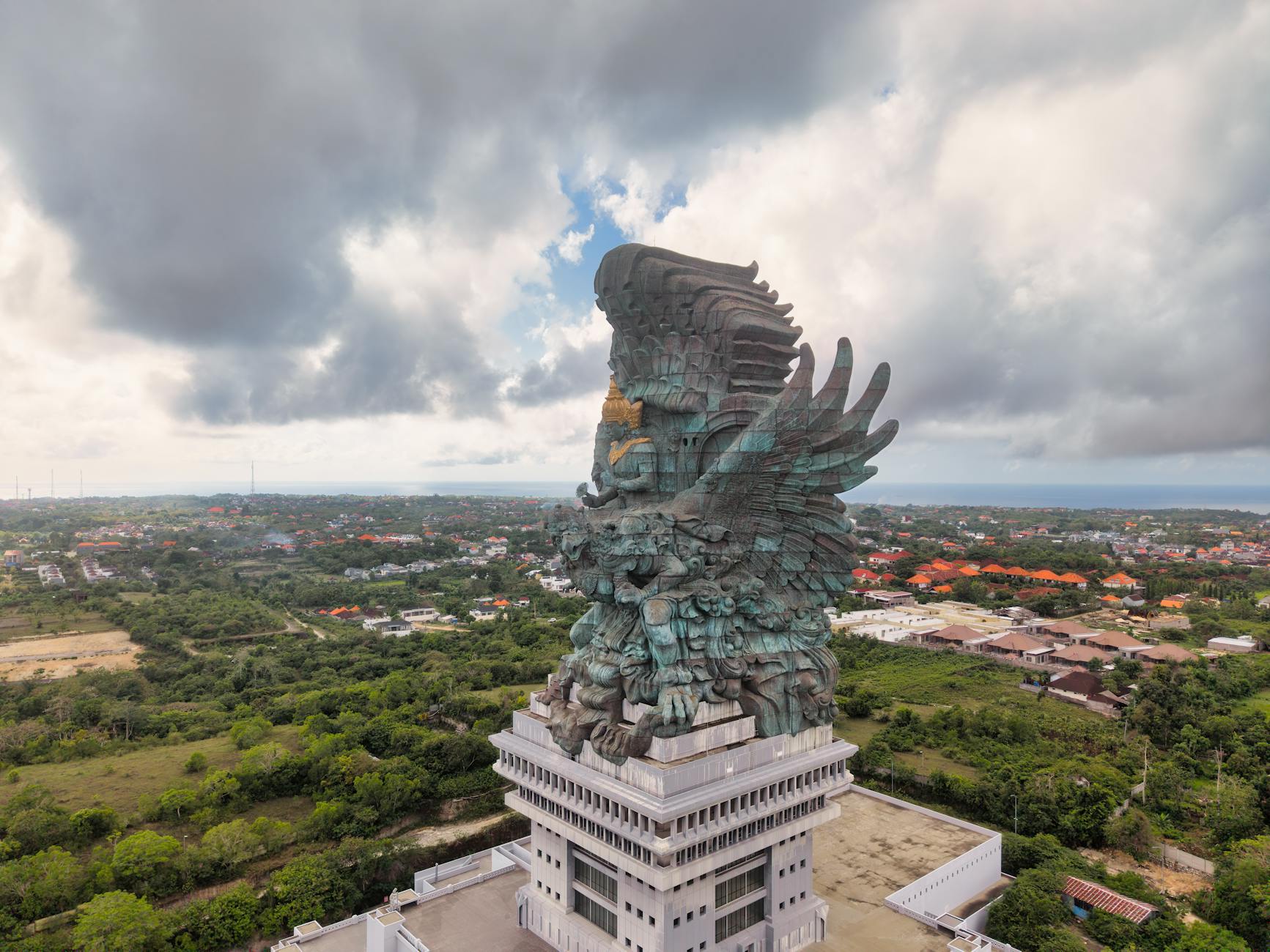 Keindahan alam dan spot wisata menarik di sekitar Cibubur, cocok untuk liburan keluarga.