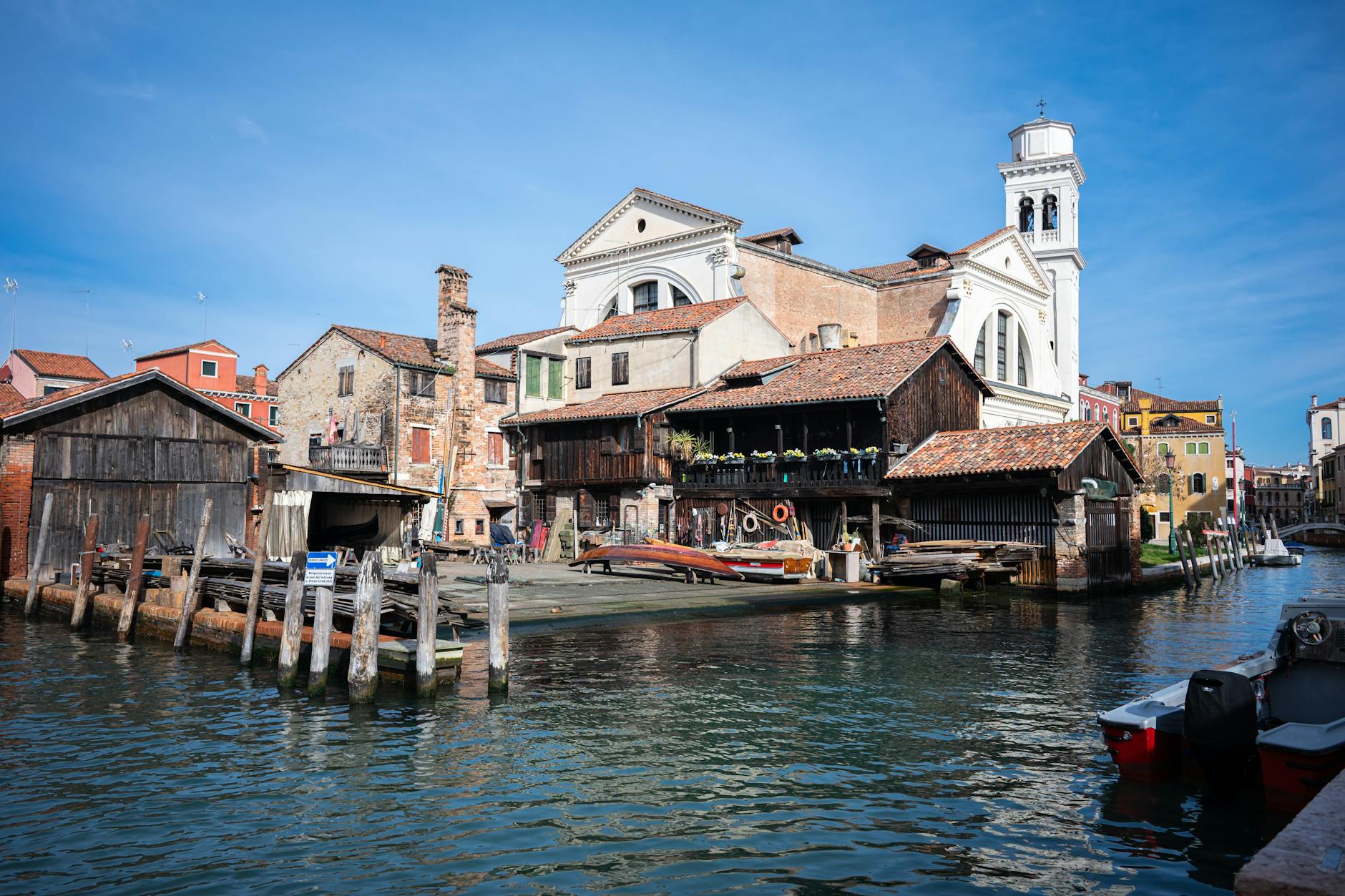 Tempat makan enak di kota wisata