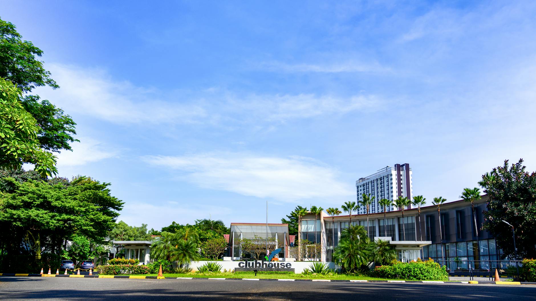 Keindahan alam dan spot wisata menarik di sekitar Cibubur, cocok untuk liburan keluarga dan petualangan.